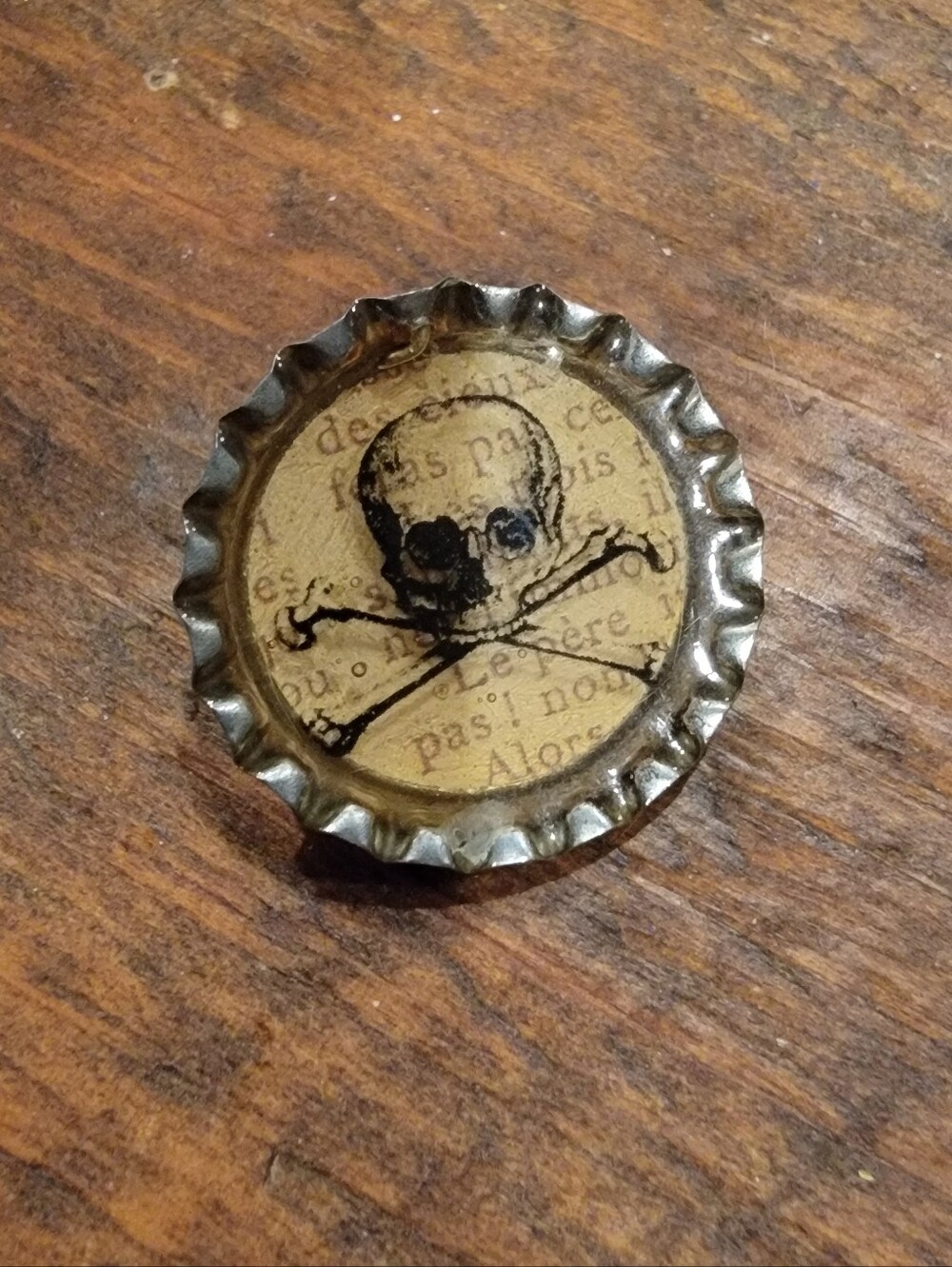 Halloween Pirate Skull & Crossbones Bottle Cap Lapel Pin